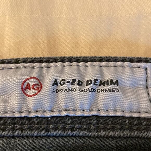 AG Denim The Stilt Crop Cigarette Crop in Black with Shredded Front Legs. - Picture 10 of 12